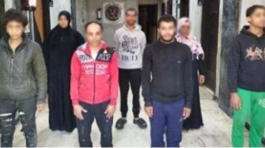 المتهمين بعد ضبطهم 