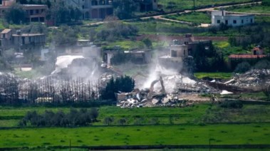 الجيش الإسرائيلي يدمر المباني في لبنان