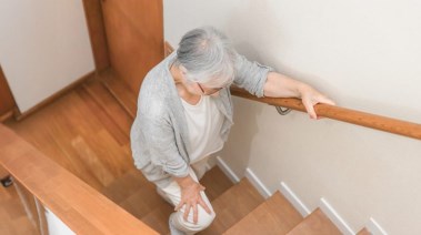 تمرين صعود الدرج لدعم صحة العظام