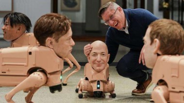 ربورتات على شكل كلاب بوجوه شخصيات عالمية مؤثرة