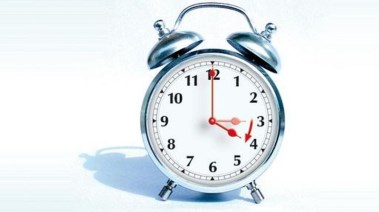 توقيت مصر الصيفي 2026 هل يزداد ساعة أم ينقص؟