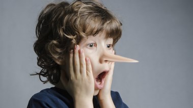 الكذب عند الأطفال 