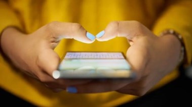 استخدام وسائل التواصل الإجتماعي 