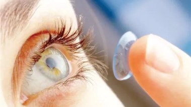 عدسات لاصقة 