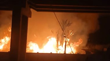 جانب من الحريق