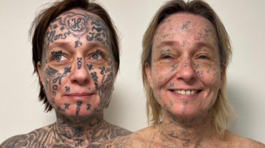 وشوم تغطي جسد المرأة 