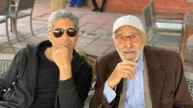 الفنان عبدالرحمن أبو زهرة ونجله