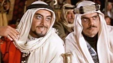 عمر الشريف وجميل راتب في الفيلم العالمي لورانس العرب