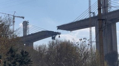 جسر يربط بين طهران وكرج الإيرانية