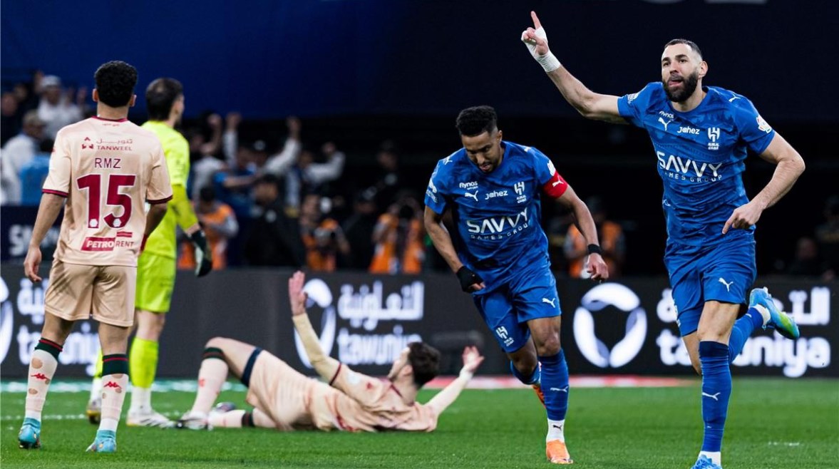 الهلال والخلود