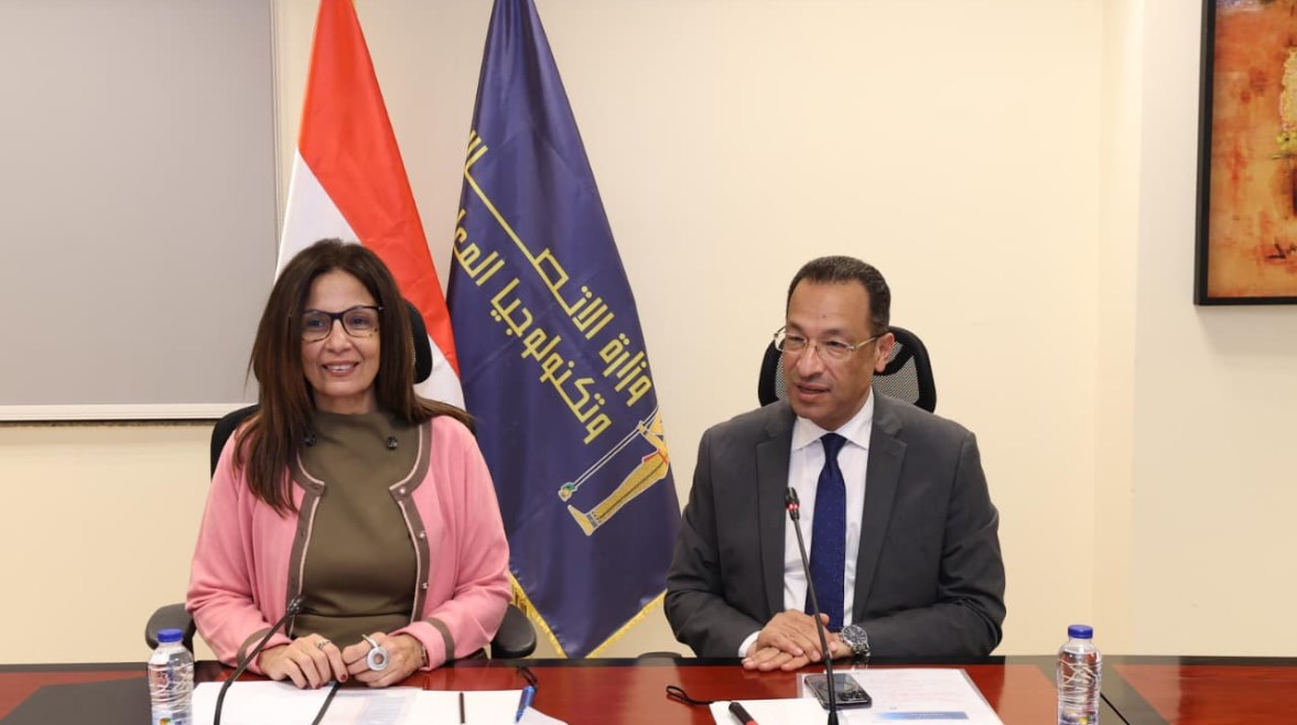 وزيرا الاتصالات والثقافة 