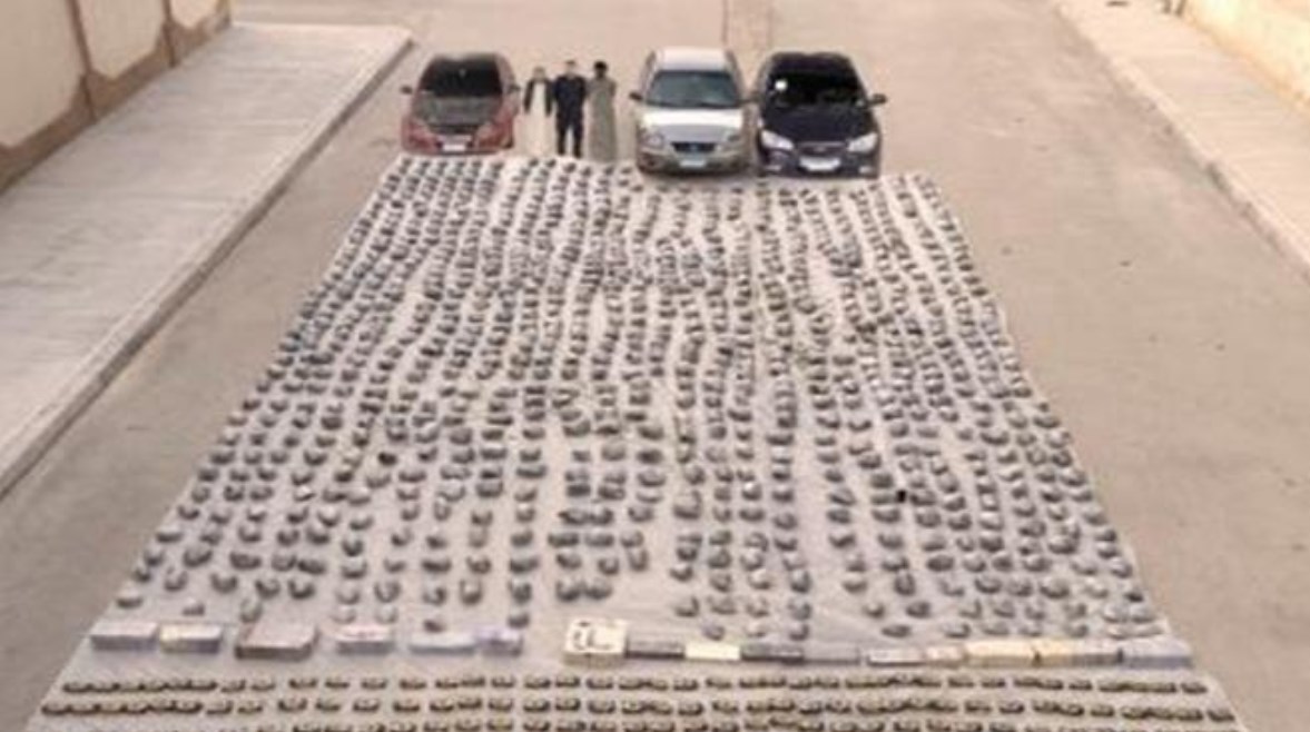 المتهمون والمضبوطات 