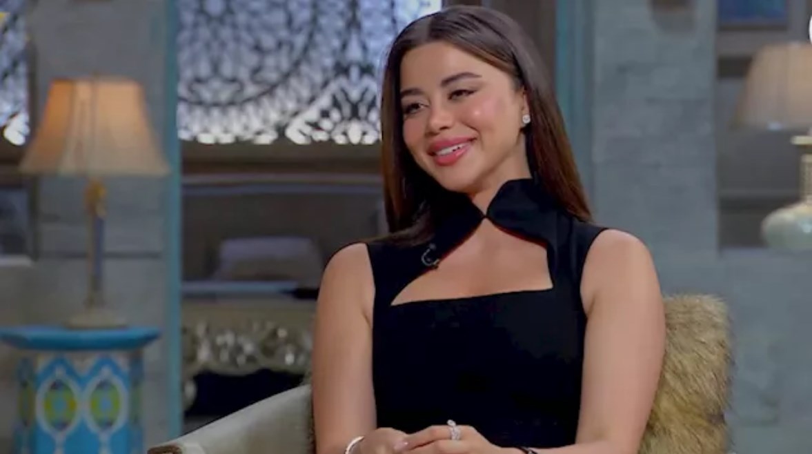 الفنانة يارا السكري