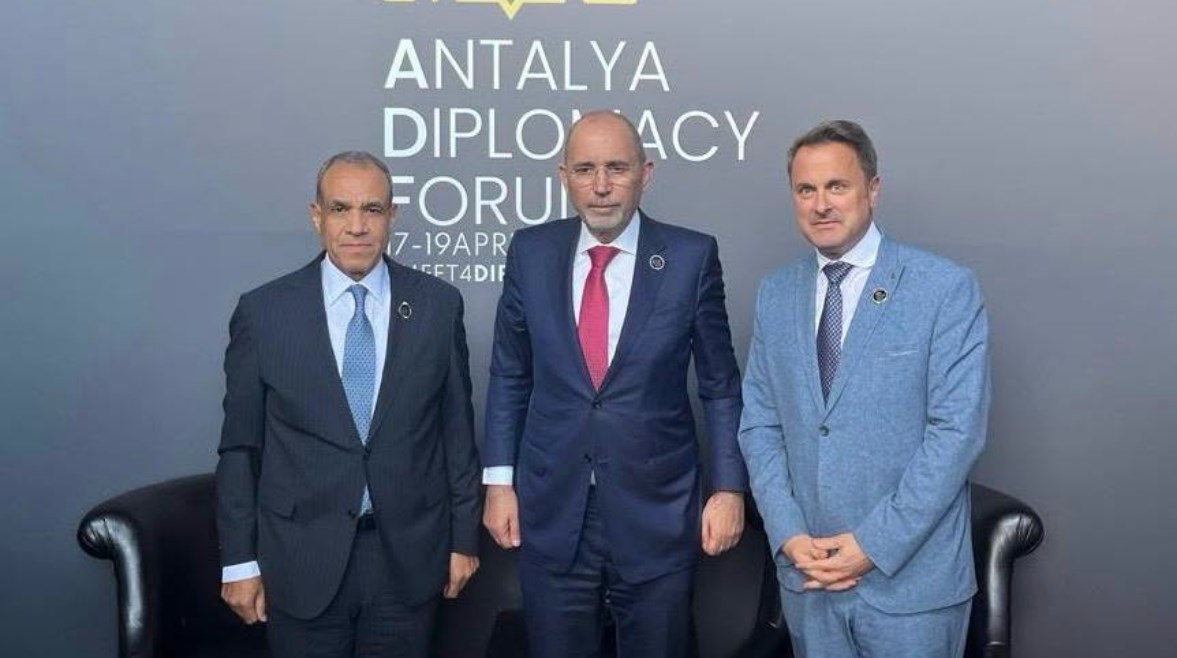 وزير الخارجية يلتقي مع وزيرى خارجية الأردن ولوكسمبورج 