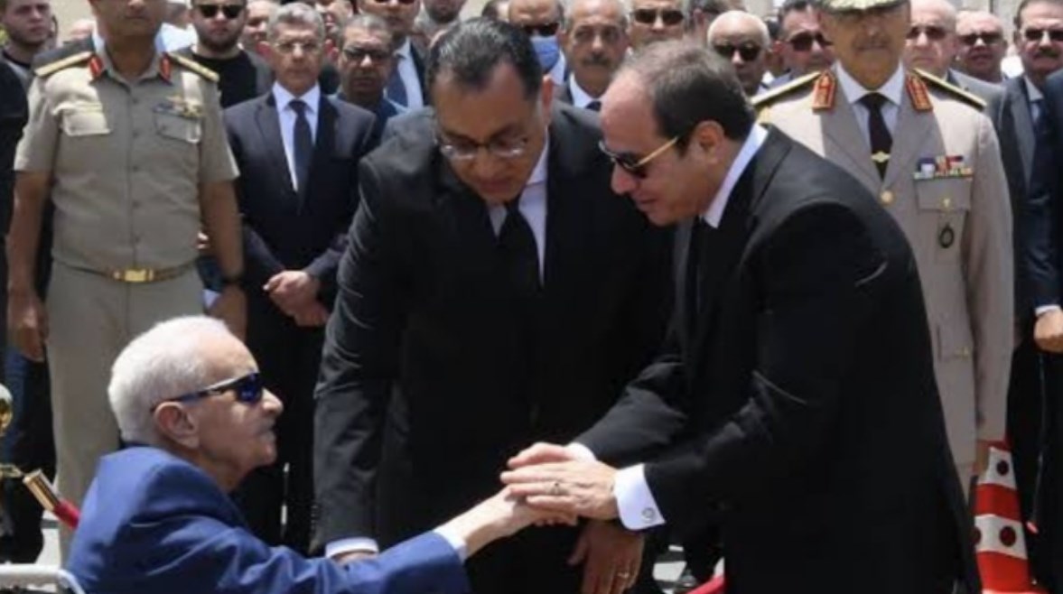 الرئيس عبدالفتاح السيسي واللواء كمال مدبولي