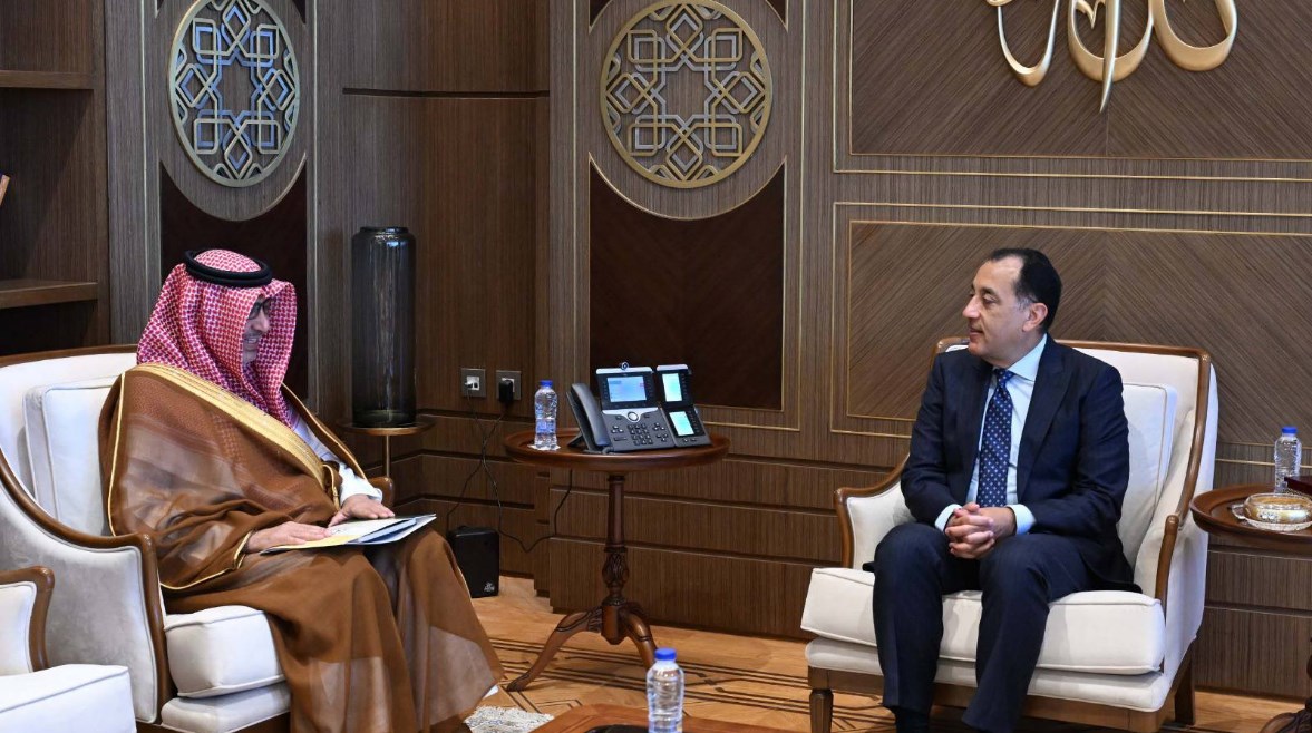 رئيس الوزراء يستقبل سفير خادم الحرمين الشريفين