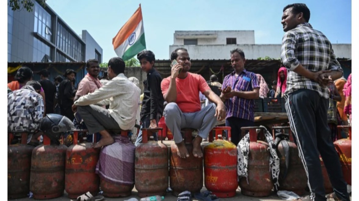 طوابير طويلة تصطف للحصول على الغاز في الهند 
