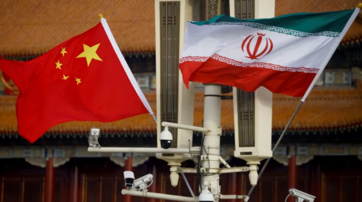 أعلام الصين وإيران