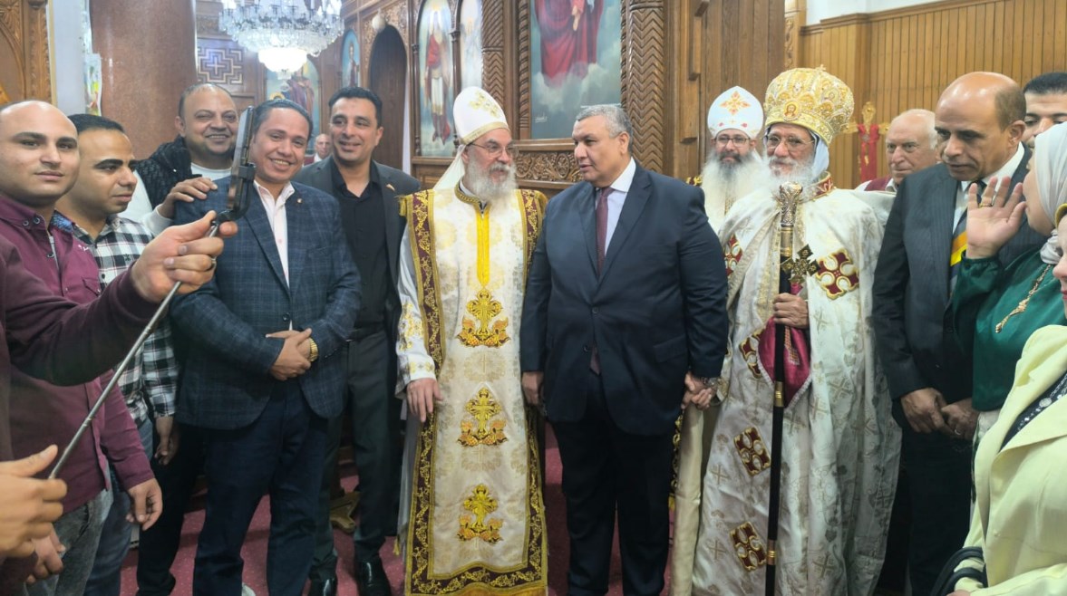  وكيل لجنة الخطة والموازنة بمجلس النواب يقدم التهنئة لعدد من الكنائس بسوهاج بمناسبة عيد القيامة المجيد