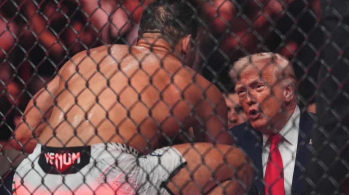 ترامب يحضر نزالاً في بطولة UFC بينما تتعثر محادثات السلام في إسلام أباد