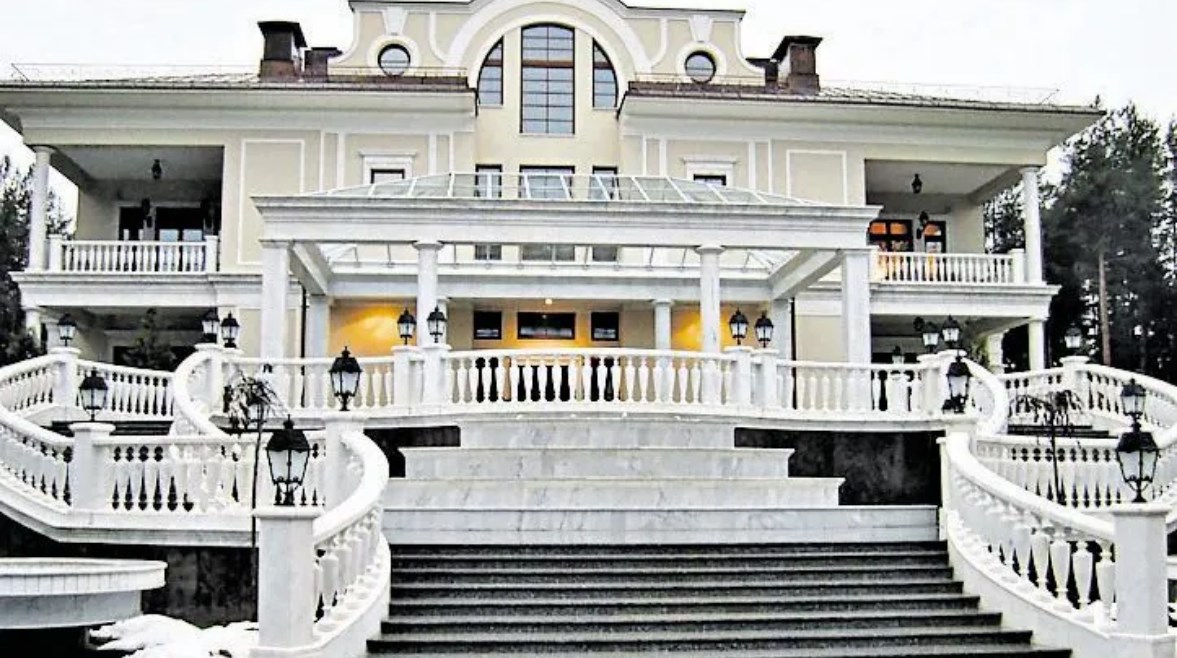 قصر الرئيس الروسي المطل على بحيرة فالداي