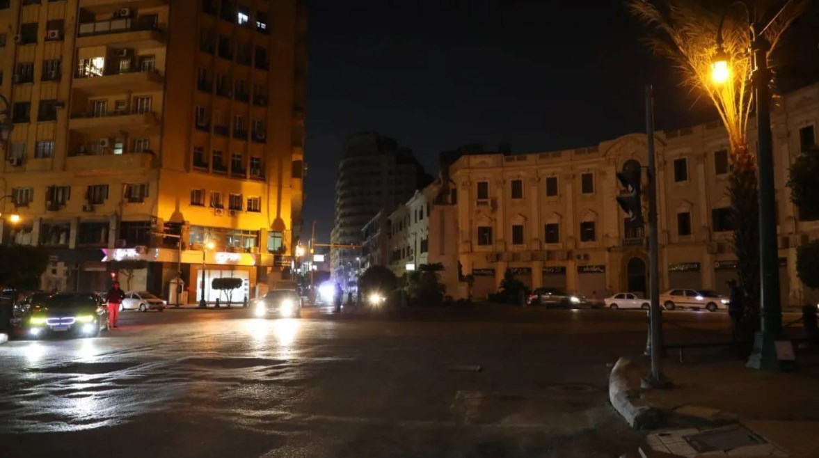 الإغلاق المبكر للمحال والمنشآت 