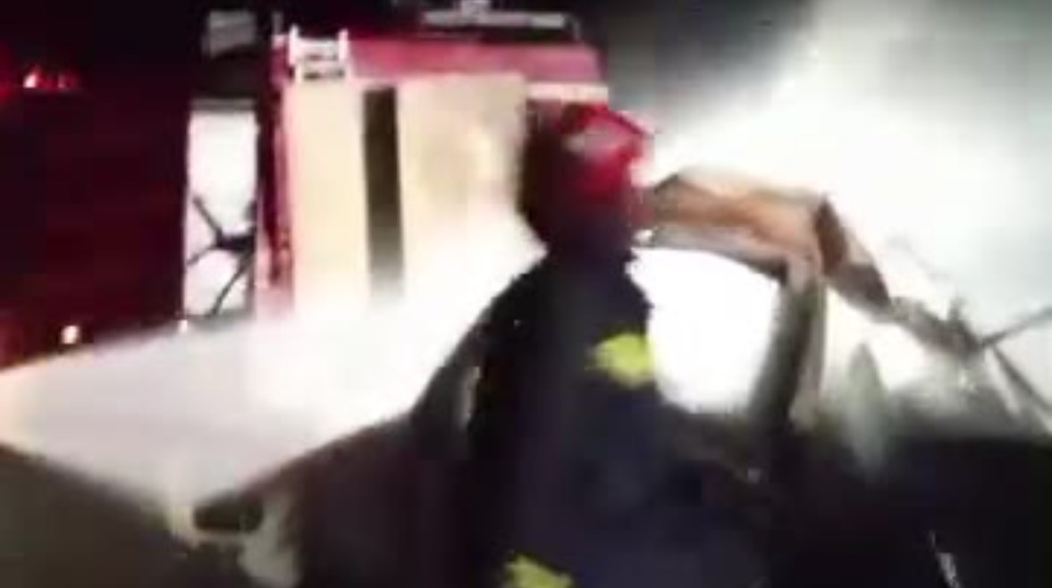 اشتغال النيران في سيارة ربع نقل بطريق مرسى علم 