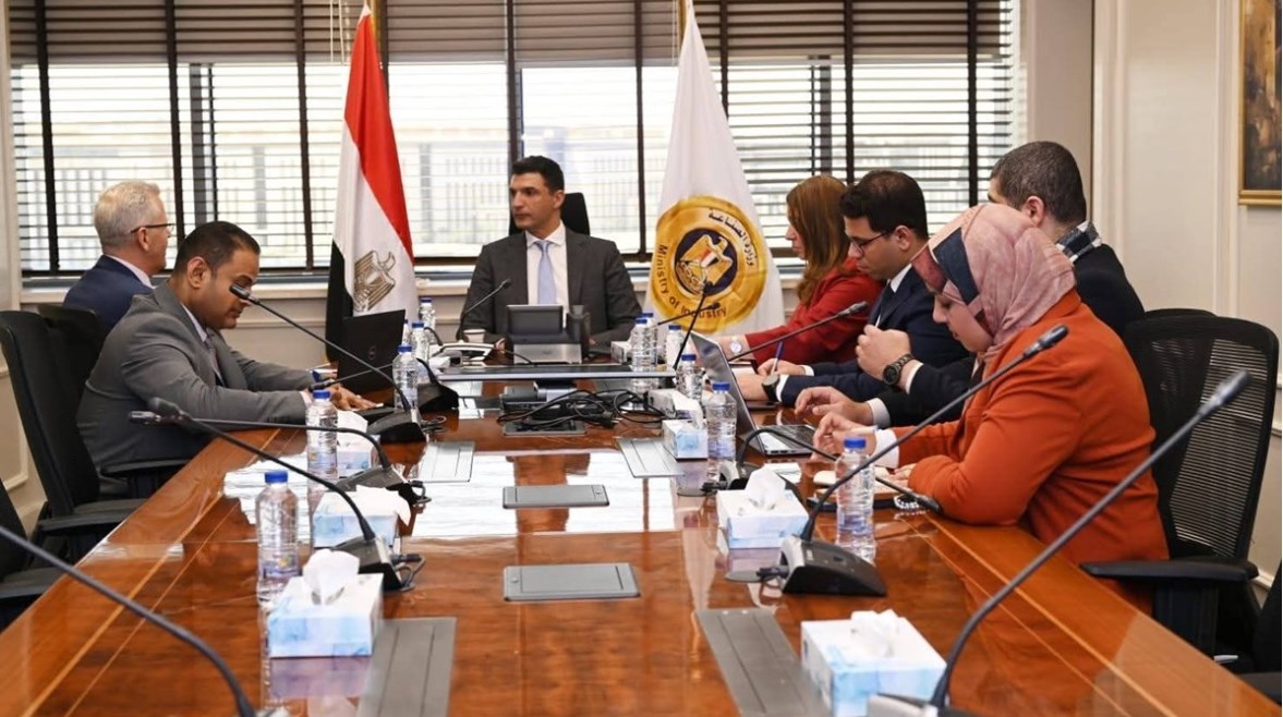 لقاء وزير الصناعة مع جي بي أوتو