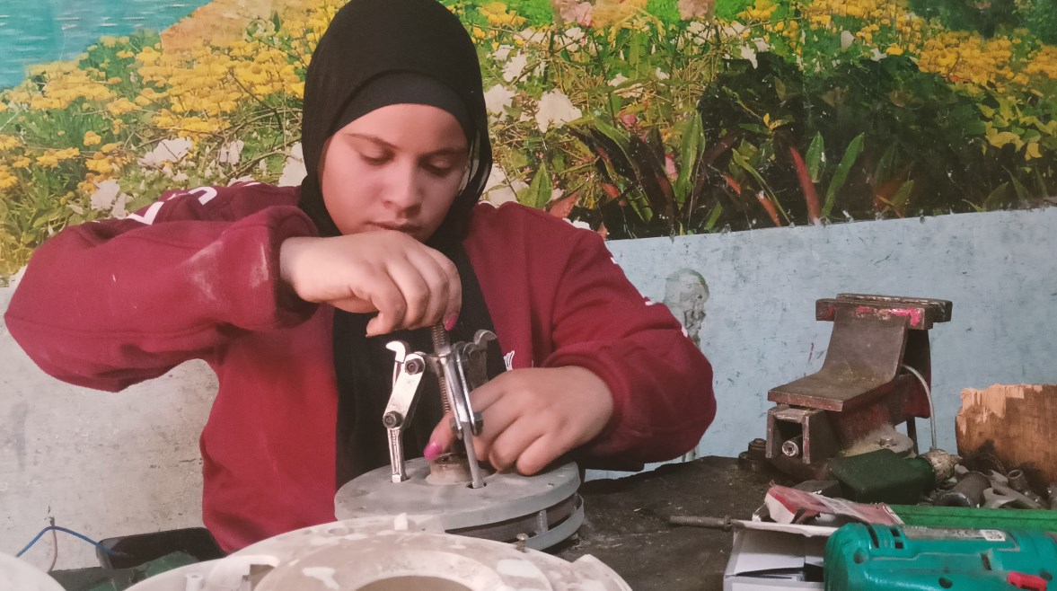 الأسطي نورهان أول كهربائية بالمنيا 