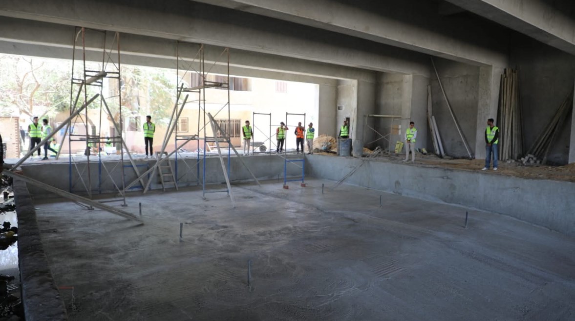 أول حمام سباحة مغطى بالصعيد