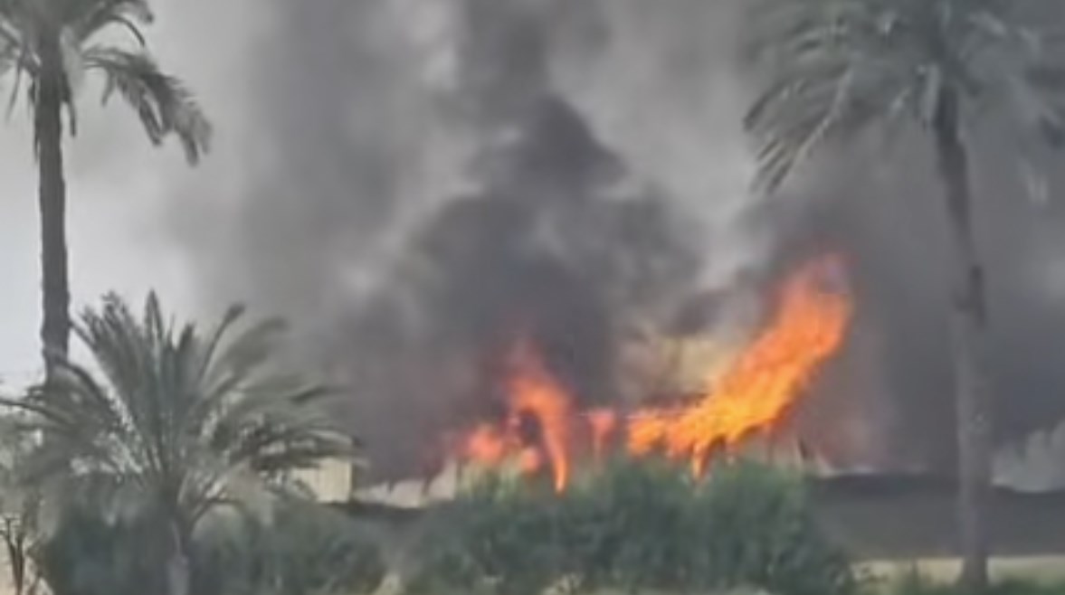 جانب من الحريق