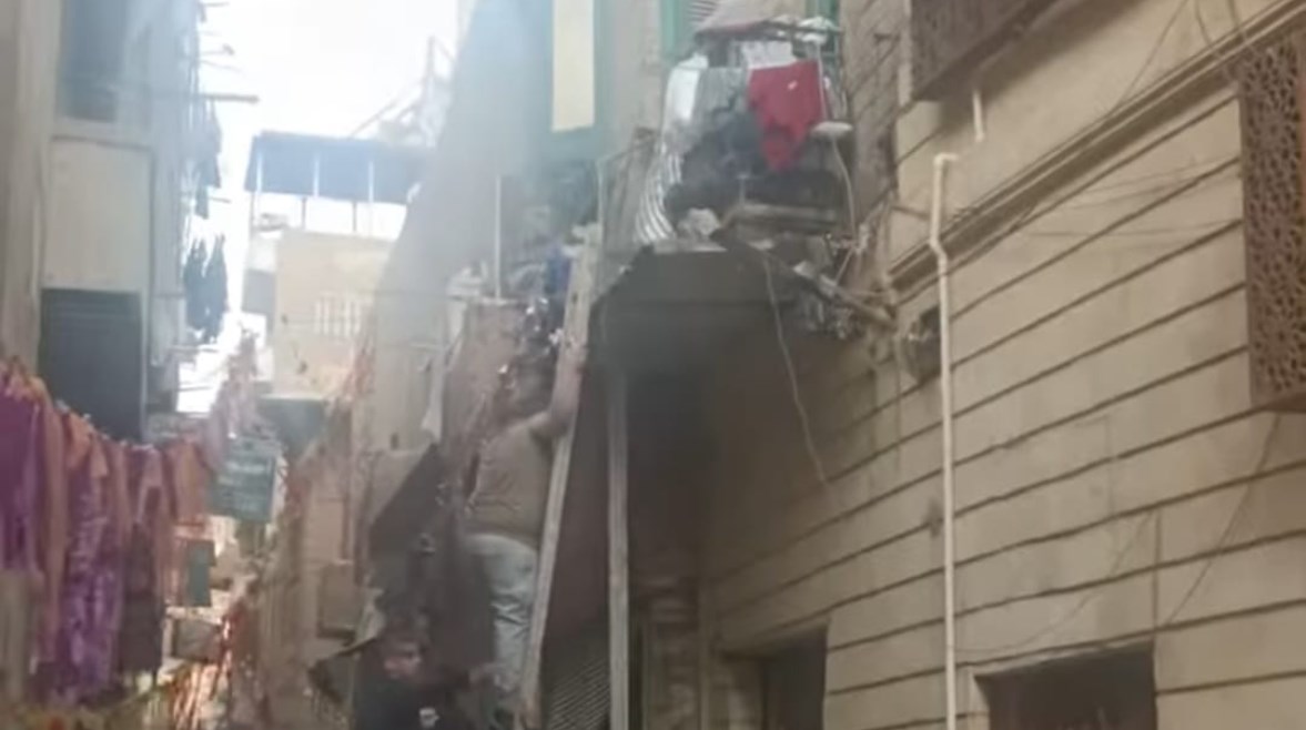 انهيار داخلي لعقار قديم بالجمالية 