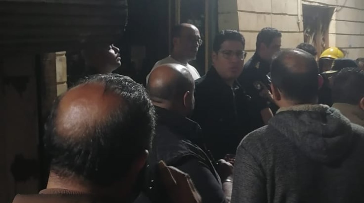 إنقاذ مصاب والبحث عن مفقود أسفل عقار الجمالية المنهار