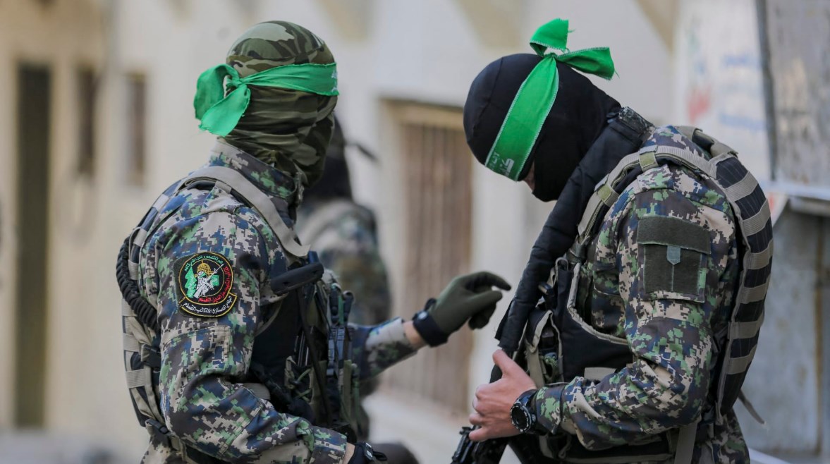 مقاتلان من كتائب القسام- أرشيفية