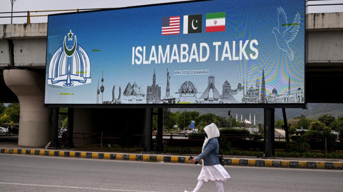 لوحة إعلانية في إسلام أباد عن المفاوضات