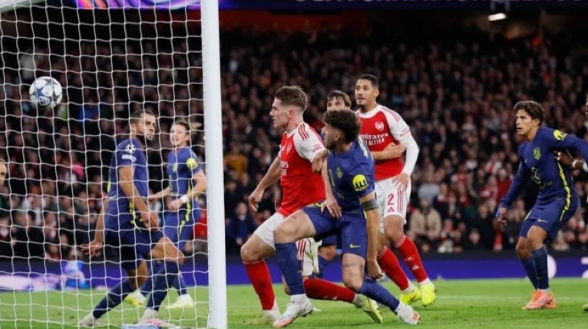 صورة أرشيفية أتلتيكو مدريد وأرسنال