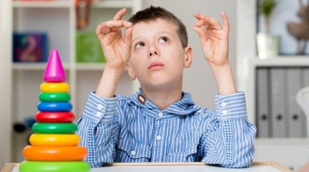 طفل مصاب بالتوحد