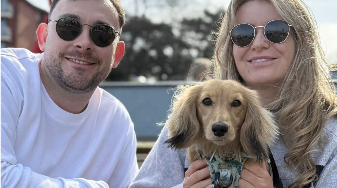 الكلب ويلسون رفقة الزوجان