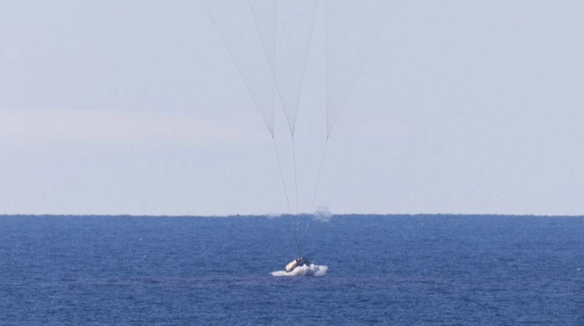 هبوط طاقم أرتميس 2