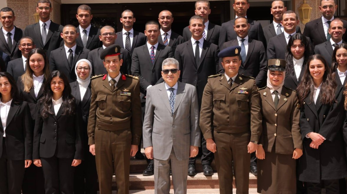 جانب من استقبال الفريق أسامة ربيع للوفد