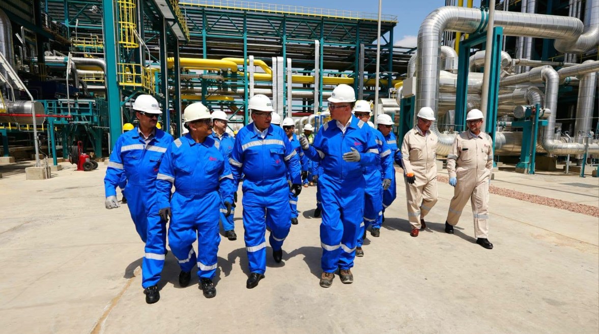 جانب من جولة وزير البترول