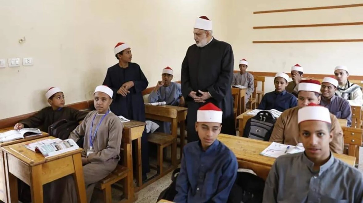 طلاب الصف الثاني الثانوي الازهري 2026