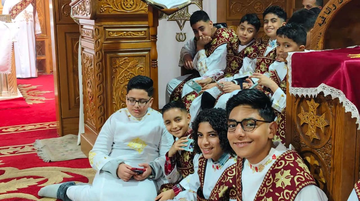 مشاركة الأطفال بقداس عيد القيامة بكنيسة الأنبا بيشوي ببورسعيد