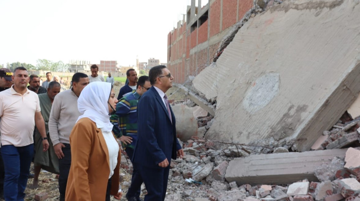 محافظ القليوبية في موقع انهيار منزل كفر الحمام 