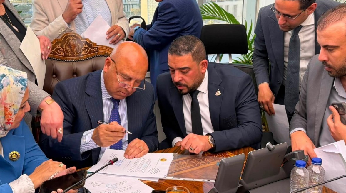 النائب أحمد رجب الشافعي يلتقي وزير النقل 