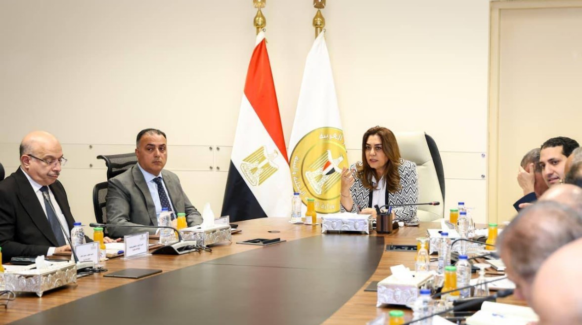 اجتماع اللجنة العليا لتراخيص المحال العامة