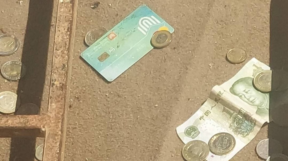 فيزا بنكية ملقاة داخل معبد الوادي  