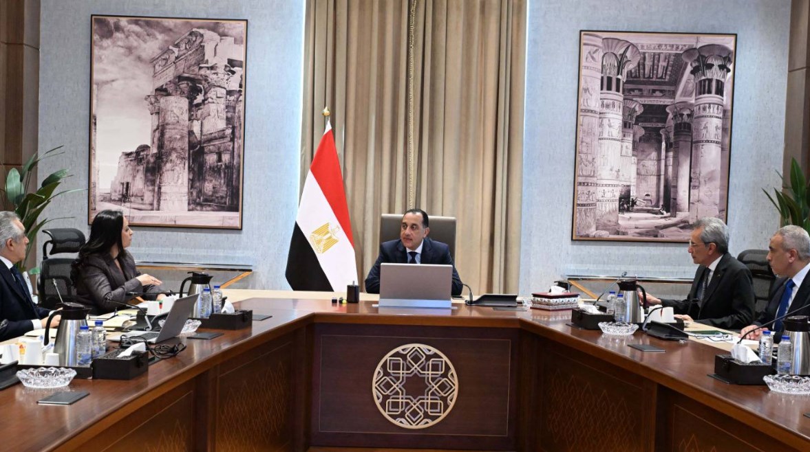 خلال اجتماع رئيس الوزراء