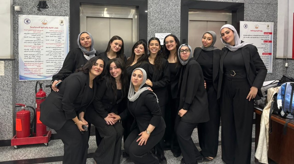 طلاب الفرقة الرابعة بقسم الإذاعة والتلفزيون بكلية الإعلام