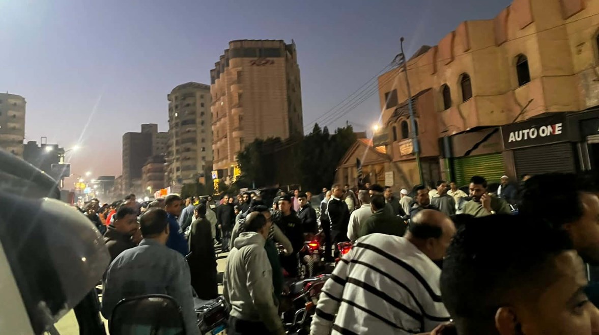 صورة أثناء تشييع الجنازة 